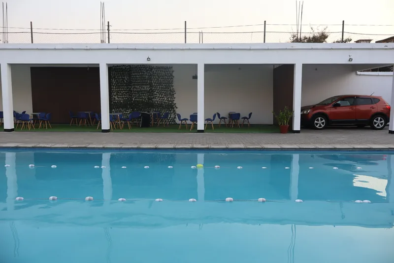 Vista da piscina do Oscar's Club
