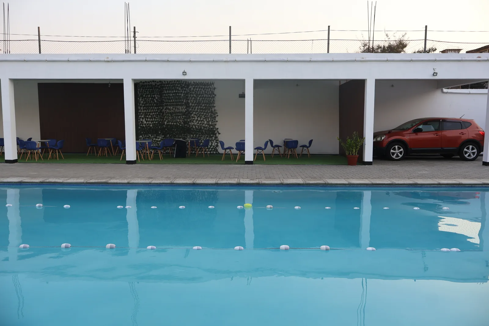 Piscina e zona de convívio do Oscar's Club