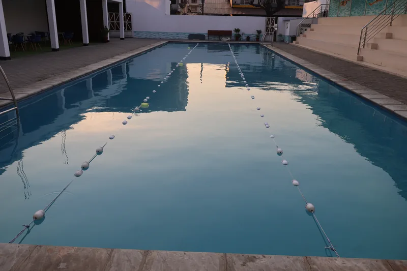 Piscina do Oscar's Club disponível para atividades aquáticas
