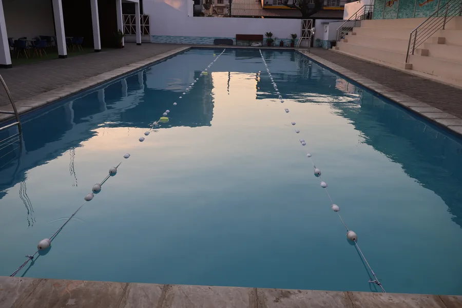 Piscina preparada para atividades físicas aquáticas